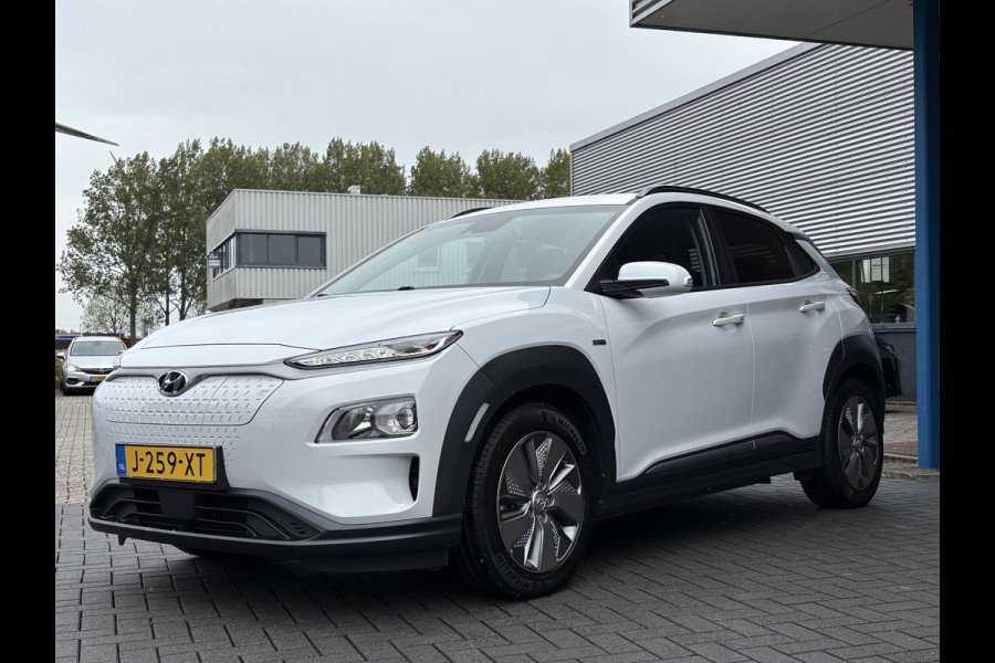 Hyundai Kona EV Fashion 64 kWh | 94,7% SOH | Trekhaak | Warmtepomp | Head-Up | 3Fase | Krell | Dodehoeksensoren | Camera |