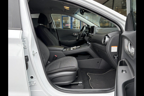Hyundai Kona EV Fashion 64 kWh | 94,7% SOH | Trekhaak | Warmtepomp | Head-Up | 3Fase | Krell | Dodehoeksensoren | Camera |