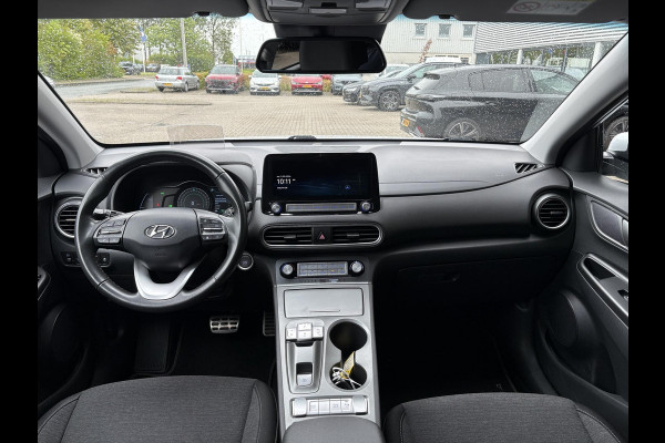 Hyundai Kona EV Fashion 64 kWh | 94,7% SOH | Trekhaak | Warmtepomp | Head-Up | 3Fase | Krell | Dodehoeksensoren | Camera |