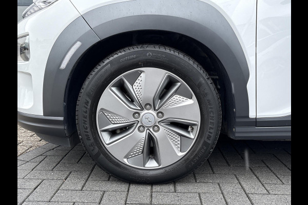 Hyundai Kona EV Fashion 64 kWh | 94,7% SOH | Trekhaak | Warmtepomp | Head-Up | 3Fase | Krell | Dodehoeksensoren | Camera |