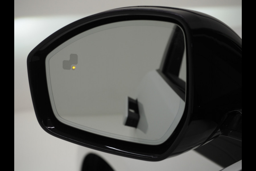 Land Rover Range Rover Evoque 1.5 P300e AWD SE | Panoramadak | Black Pack | Trekhaak | Meridian | Memory | Carplay