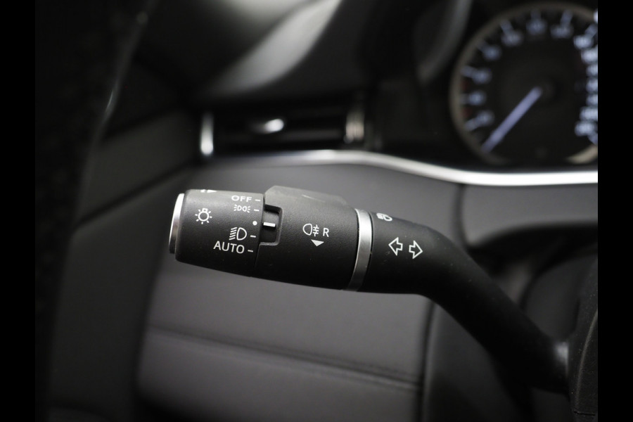 Land Rover Range Rover Evoque 1.5 P300e AWD SE | Panoramadak | Black Pack | Trekhaak | Meridian | Memory | Carplay