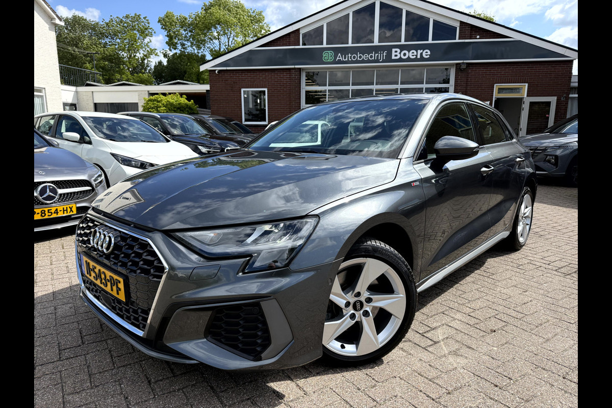 Audi A3 Sportback 30 TFSI S edition Camera, Stoelverwarming, Matrix Led