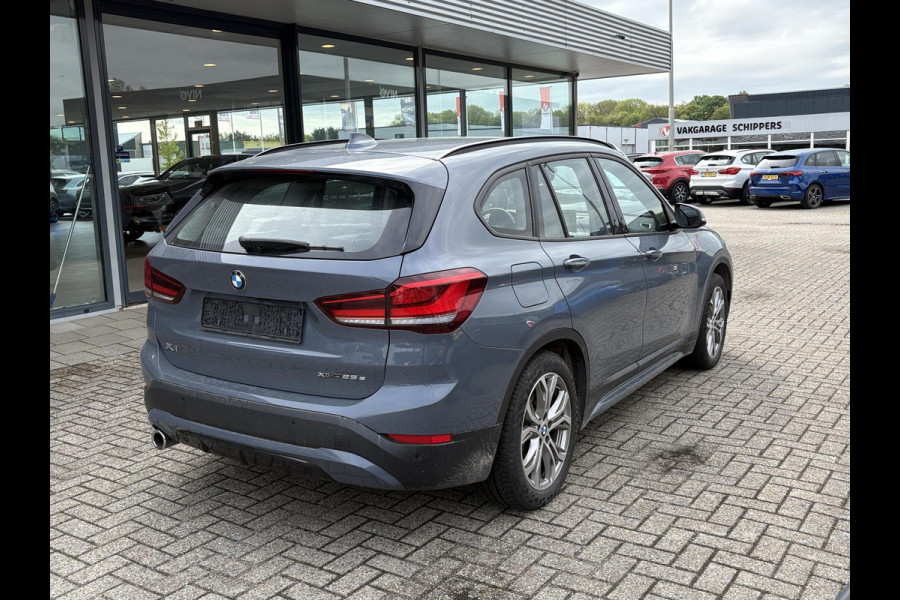 BMW X1 xDrive25e Sport Line | PHEV | Trekhaak | Head-Up | Elek. achterklep | Camera | Winterset |