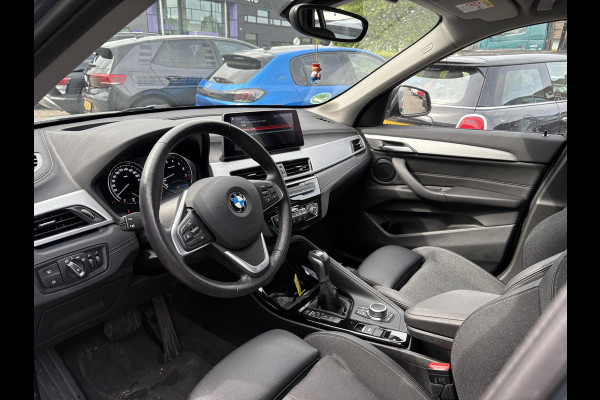 BMW X1 xDrive25e Sport Line | PHEV | Trekhaak | Head-Up | Elek. achterklep | Camera | Winterset |