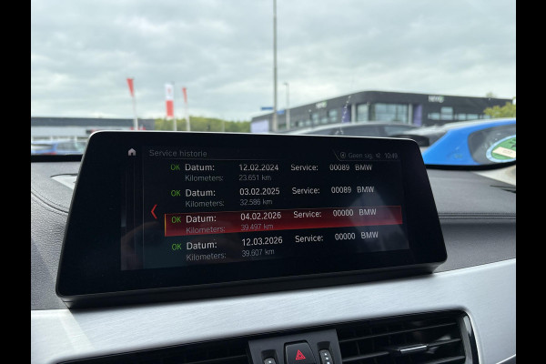 BMW X1 xDrive25e Sport Line | PHEV | Trekhaak | Head-Up | Elek. achterklep | Camera | Winterset |