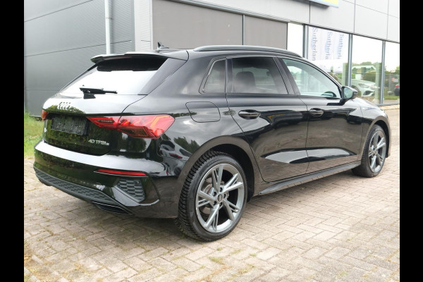 Audi A3 Sportback 45 TFSI e S edition 245 PK | S line | All-Season | Elektrische klep | Sportstoelen | Dodehoeksensoren | 18 inch | Stoelverwarming | Keyless | Dealer Onderhouden | Draadloos Laden