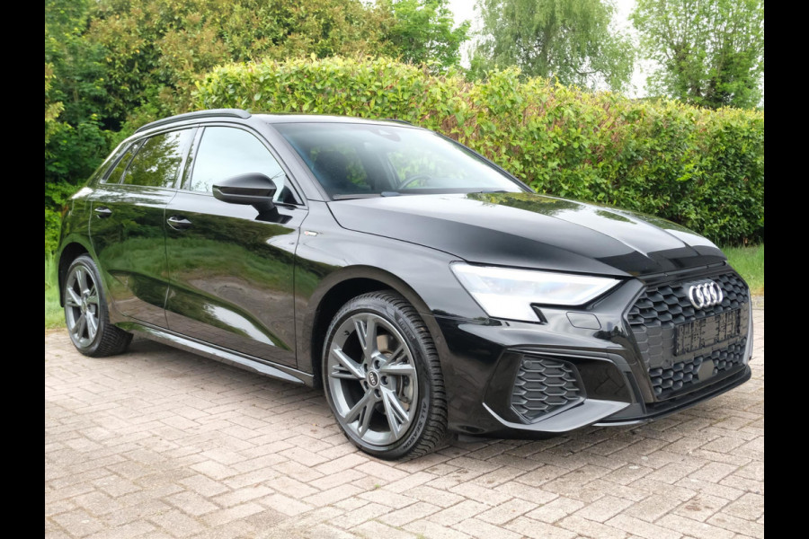 Audi A3 Sportback 45 TFSI e S edition 245 PK | S line | All-Season | Elektrische klep | Sportstoelen | Dodehoeksensoren | 18 inch | Stoelverwarming | Keyless | Dealer Onderhouden | Draadloos Laden
