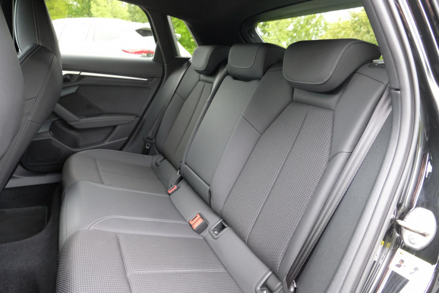 Audi A3 Sportback 45 TFSI e S edition 245 PK | S line | All-Season | Elektrische klep | Sportstoelen | Dodehoeksensoren | 18 inch | Stoelverwarming | Keyless | Dealer Onderhouden | Draadloos Laden