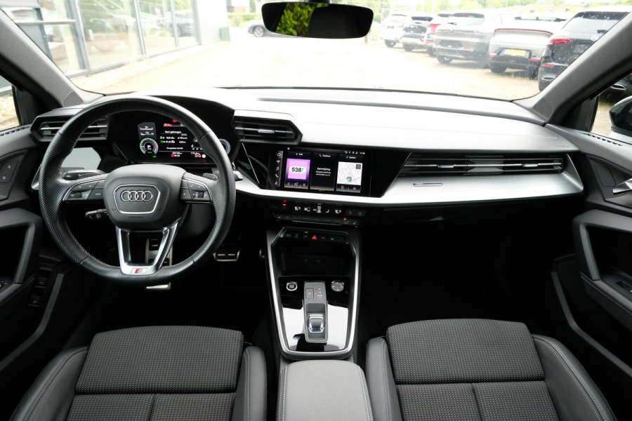 Audi A3 Sportback 45 TFSI e S edition 245 PK | S line | All-Season | Elektrische klep | Sportstoelen | Dodehoeksensoren | 18 inch | Stoelverwarming | Keyless | Dealer Onderhouden | Draadloos Laden