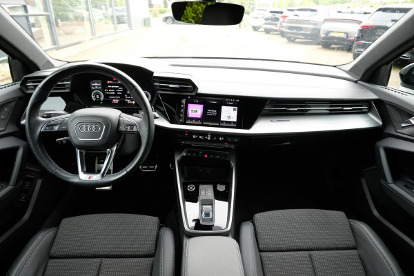 Audi A3 Sportback 45 TFSI e S edition 245 PK | S line | All-Season | Elektrische klep | Sportstoelen | Dodehoeksensoren | 18 inch | Stoelverwarming | Keyless | Dealer Onderhouden | Draadloos Laden