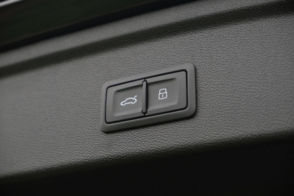 Audi A3 Sportback 45 TFSI e S edition 245 PK | S line | All-Season | Elektrische klep | Sportstoelen | Dodehoeksensoren | 18 inch | Stoelverwarming | Keyless | Dealer Onderhouden | Draadloos Laden