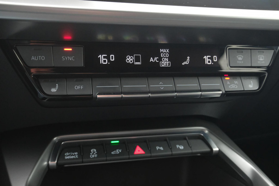 Audi A3 Sportback 45 TFSI e S edition 245 PK | S line | All-Season | Elektrische klep | Sportstoelen | Dodehoeksensoren | 18 inch | Stoelverwarming | Keyless | Dealer Onderhouden | Draadloos Laden