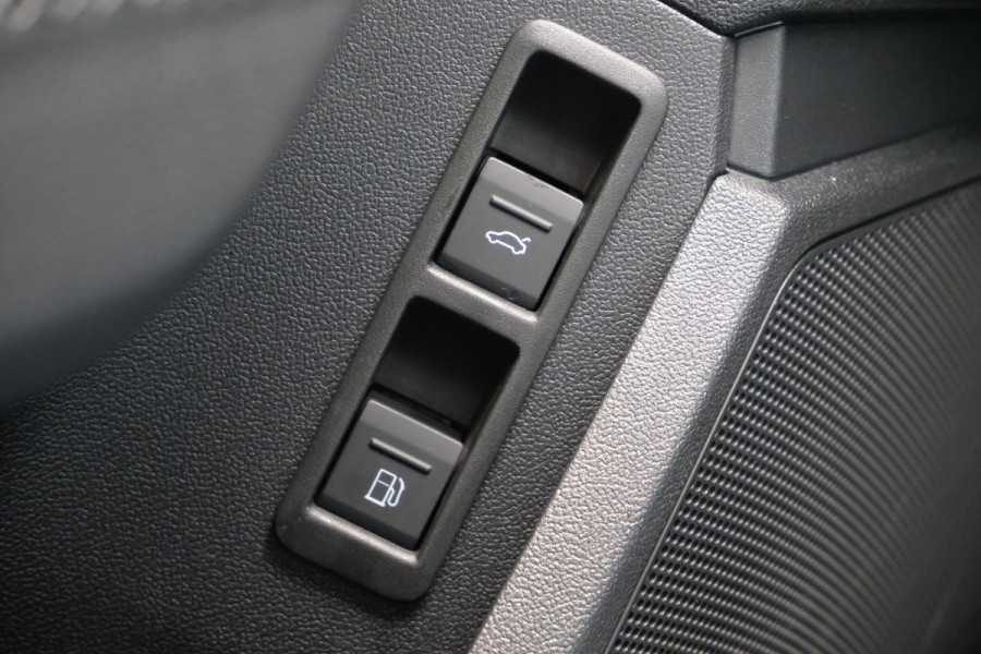 Audi A3 Sportback 45 TFSI e S edition 245 PK | S line | All-Season | Elektrische klep | Sportstoelen | Dodehoeksensoren | 18 inch | Stoelverwarming | Keyless | Dealer Onderhouden | Draadloos Laden