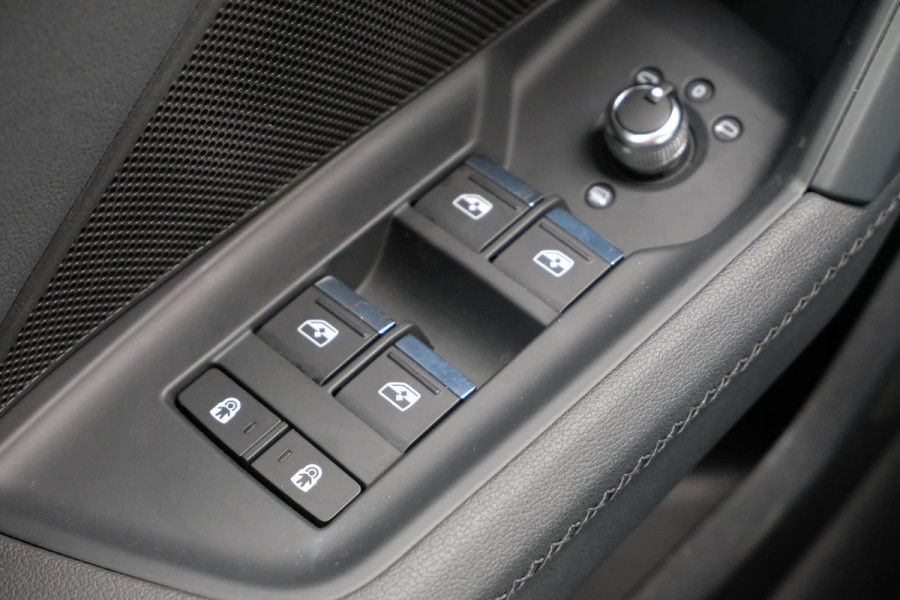 Audi A3 Sportback 45 TFSI e S edition 245 PK | S line | All-Season | Elektrische klep | Sportstoelen | Dodehoeksensoren | 18 inch | Stoelverwarming | Keyless | Dealer Onderhouden | Draadloos Laden