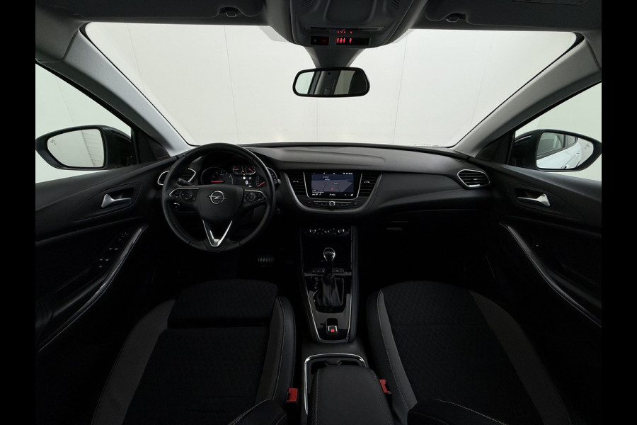 Opel Grandland X T 131PK Automaat Trekhaak Navi Camera Ecc Apple Carplay Android Auto Pdc Business Executive Elek.Achterklep Bi-Coulour AGR-Comfort Stoel Lane Assist Isofix Lmv Zwart Dak Keyless Origineel Nederlandse Auto