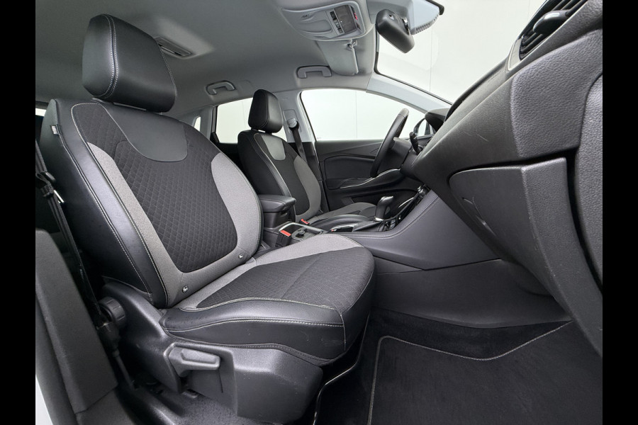 Opel Grandland X T 131PK Automaat Trekhaak Navi Camera Ecc Apple Carplay Android Auto Pdc Business Executive Elek.Achterklep Bi-Coulour AGR-Comfort Stoel Lane Assist Isofix Lmv Zwart Dak Keyless Origineel Nederlandse Auto