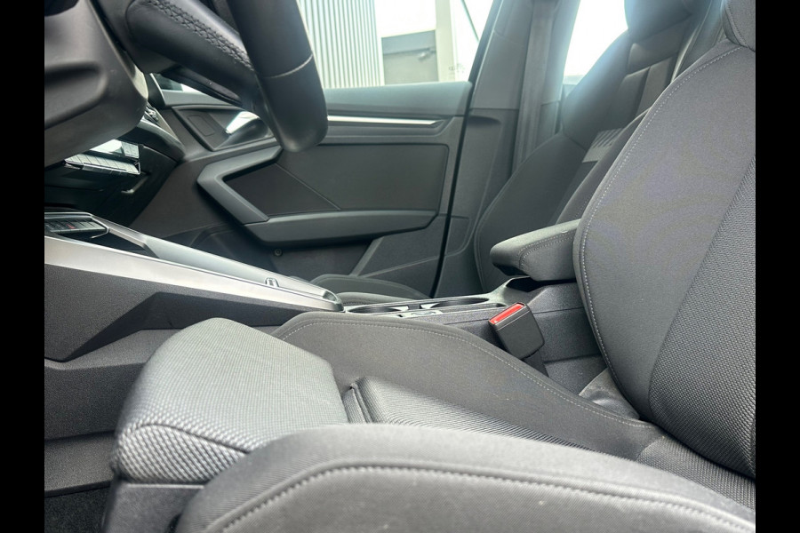 Audi A3 Limousine 30 TFSI Business edition