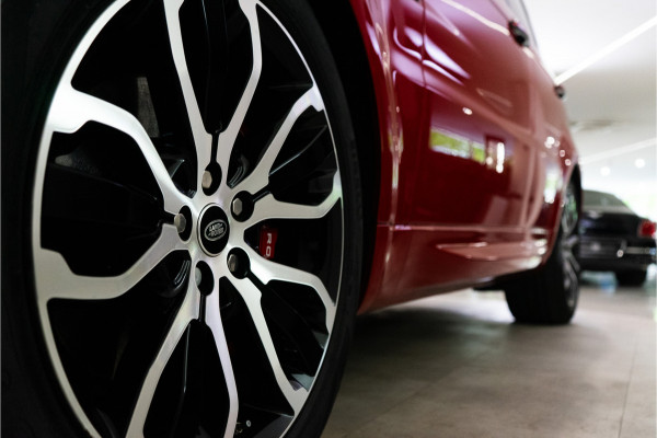 Land Rover Range Rover Sport 2.0 P400e Autobiography 404PK | Firenze Red | Pano | Sfeer | Meridian | Leder | Lucht | 12 MND Garantie