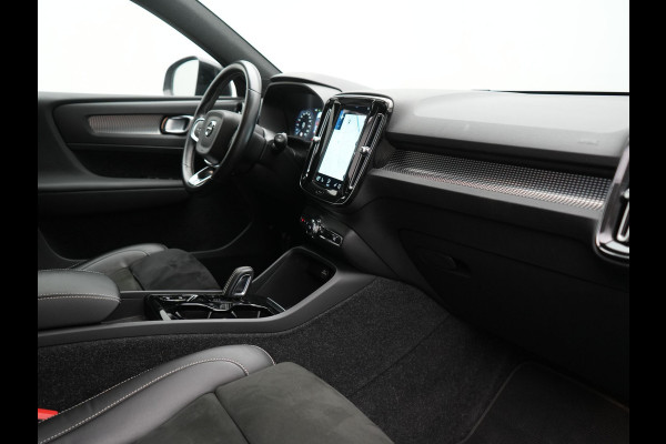 Volvo XC40 T5 Recharge R-Design PHEV 262pk Dealer O.H. | Trekhaak Af Fabriek | Camera | Alcantara Sportstoelen & Stuur Verwarmd | Keyless | Blis | Apple Carplay | Navigatie | DAB | Cruise Control | 19"L.M | Plug In Hybrid |