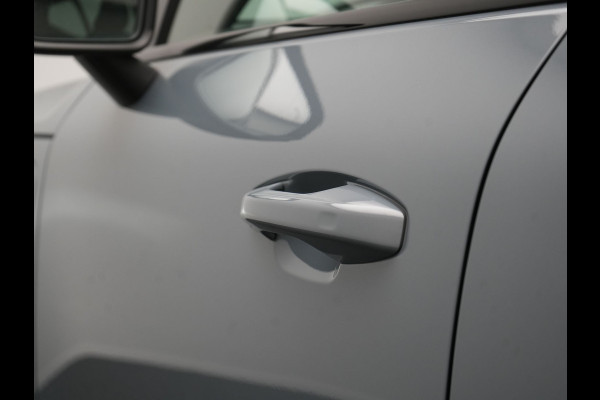 Volvo XC40 T5 Recharge R-Design PHEV 262pk Dealer O.H. | Trekhaak Af Fabriek | Camera | Alcantara Sportstoelen & Stuur Verwarmd | Keyless | Blis | Apple Carplay | Navigatie | DAB | Cruise Control | 19"L.M | Plug In Hybrid |