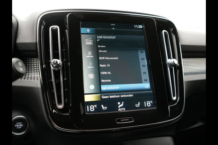 Volvo XC40 T5 Recharge R-Design PHEV 262pk Dealer O.H. | Trekhaak Af Fabriek | Camera | Alcantara Sportstoelen & Stuur Verwarmd | Keyless | Blis | Apple Carplay | Navigatie | DAB | Cruise Control | 19"L.M | Plug In Hybrid |