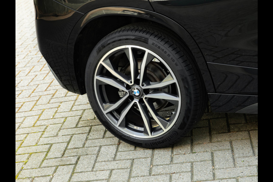 BMW X2 sDrive18i M-Sport - Stoelverwarming - LED - 19 inch