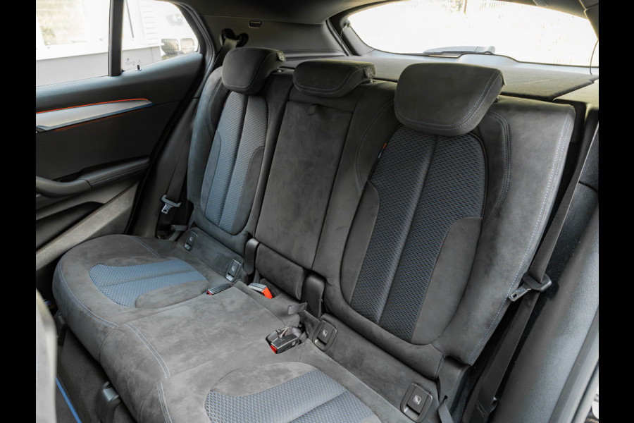 BMW X2 sDrive18i M-Sport - Stoelverwarming - LED - 19 inch
