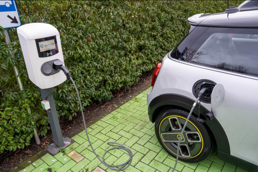 MINI Mini Electric Business Edition 33 kWh|Prijs rijklaar incl. 12 mnd garantie||Bluetooth NAV LMV Parkeersensoren achter Camera