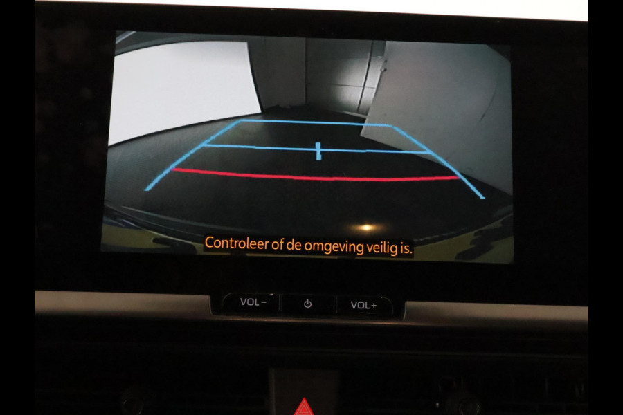 Toyota C-HR 2.0 Plug-in Hybrid 220 Dynamic | Stuur-/ & Stoelverwarming | Dodehoek detectie | Elektrische kofferbak | Parkeersensoren
