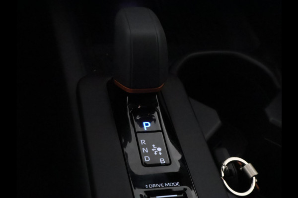 Toyota C-HR 2.0 Plug-in Hybrid 220 Dynamic | Stuur-/ & Stoelverwarming | Dodehoek detectie | Elektrische kofferbak | Parkeersensoren