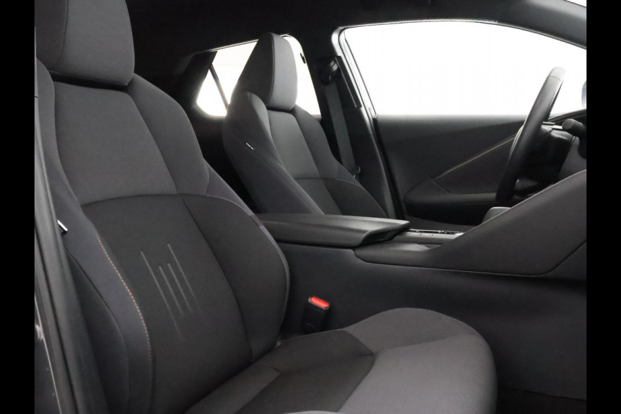 Toyota C-HR 2.0 Plug-in Hybrid 220 Dynamic | Stuur-/ & Stoelverwarming | Dodehoek detectie | Elektrische kofferbak | Parkeersensoren