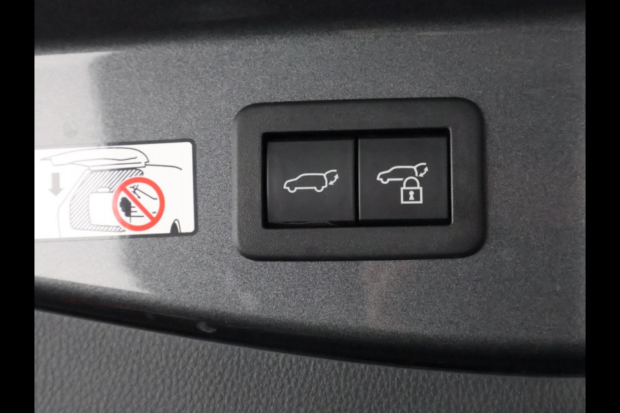 Toyota C-HR 2.0 Plug-in Hybrid 220 Dynamic | Stuur-/ & Stoelverwarming | Dodehoek detectie | Elektrische kofferbak | Parkeersensoren