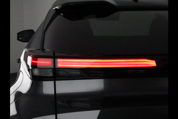 Toyota C-HR 2.0 Plug-in Hybrid 220 Dynamic | Stuur-/ & Stoelverwarming | Dodehoek detectie | Elektrische kofferbak | Parkeersensoren