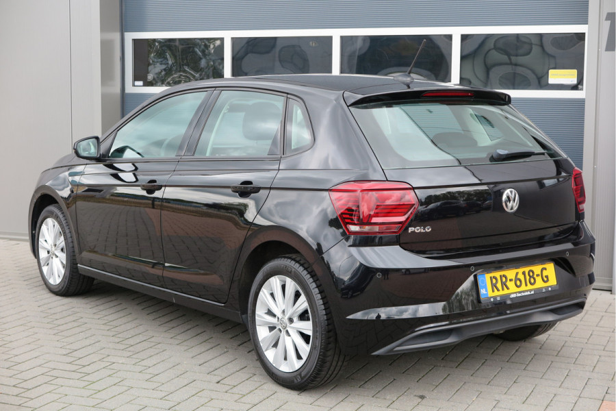 Volkswagen Polo 1.0 TSI 70kw 95pk Highline, Adaptive Cruise, PDC ,Navigatie , Stuurwiel multifuntioneel, Carplay, LMV 16", Sportstoelen,Buitenspiegels inklapbaar, etc. Complete historie bekend NL auto met NAP (recent onderhouden)