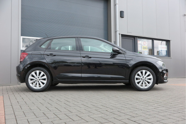 Volkswagen Polo 1.0 TSI 70kw 95pk Highline, Adaptive Cruise, PDC ,Navigatie , Stuurwiel multifuntioneel, Carplay, LMV 16", Sportstoelen,Buitenspiegels inklapbaar, etc. Complete historie bekend NL auto met NAP (recent onderhouden)