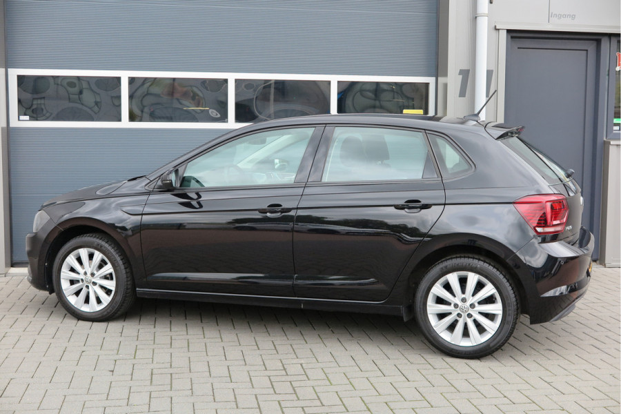 Volkswagen Polo 1.0 TSI 70kw 95pk Highline, Adaptive Cruise, PDC ,Navigatie , Stuurwiel multifuntioneel, Carplay, LMV 16", Sportstoelen,Buitenspiegels inklapbaar, etc. Complete historie bekend NL auto met NAP (recent onderhouden)