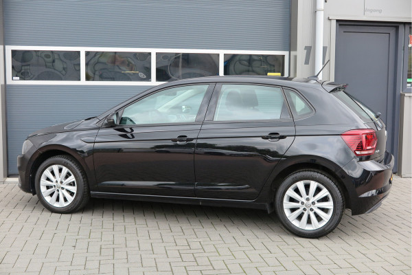 Volkswagen Polo 1.0 TSI 70kw 95pk Highline, Adaptive Cruise, PDC ,Navigatie , Stuurwiel multifuntioneel, Carplay, LMV 16", Sportstoelen,Buitenspiegels inklapbaar, etc. Complete historie bekend NL auto met NAP (recent onderhouden)