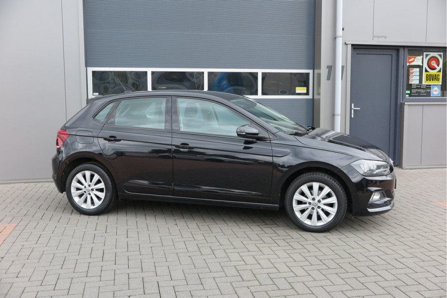 Volkswagen Polo 1.0 TSI 70kw 95pk Highline, Adaptive Cruise, PDC ,Navigatie , Stuurwiel multifuntioneel, Carplay, LMV 16", Sportstoelen,Buitenspiegels inklapbaar, etc. Complete historie bekend NL auto met NAP (recent onderhouden)