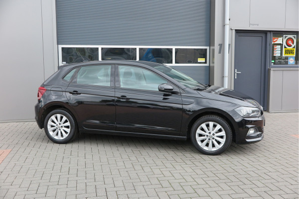 Volkswagen Polo 1.0 TSI 70kw 95pk Highline, Adaptive Cruise, PDC ,Navigatie , Stuurwiel multifuntioneel, Carplay, LMV 16", Sportstoelen,Buitenspiegels inklapbaar, etc. Complete historie bekend NL auto met NAP (recent onderhouden)