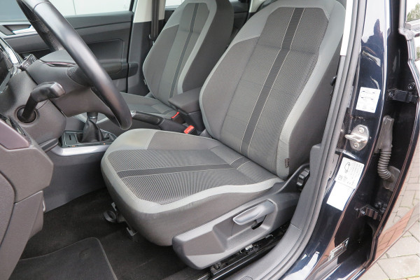 Volkswagen Polo 1.0 TSI 70kw 95pk Highline, Adaptive Cruise, PDC ,Navigatie , Stuurwiel multifuntioneel, Carplay, LMV 16", Sportstoelen,Buitenspiegels inklapbaar, etc. Complete historie bekend NL auto met NAP (recent onderhouden)