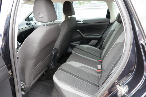 Volkswagen Polo 1.0 TSI 70kw 95pk Highline, Adaptive Cruise, PDC ,Navigatie , Stuurwiel multifuntioneel, Carplay, LMV 16", Sportstoelen,Buitenspiegels inklapbaar, etc. Complete historie bekend NL auto met NAP (recent onderhouden)