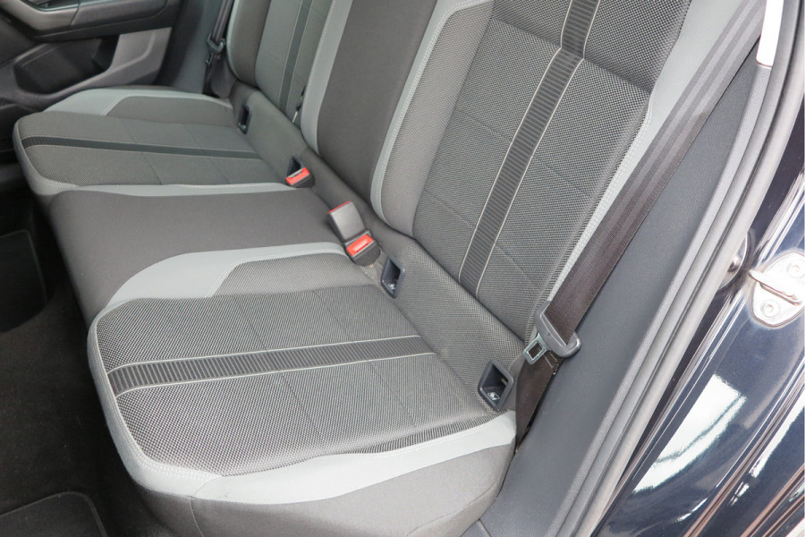 Volkswagen Polo 1.0 TSI 70kw 95pk Highline, Adaptive Cruise, PDC ,Navigatie , Stuurwiel multifuntioneel, Carplay, LMV 16", Sportstoelen,Buitenspiegels inklapbaar, etc. Complete historie bekend NL auto met NAP (recent onderhouden)