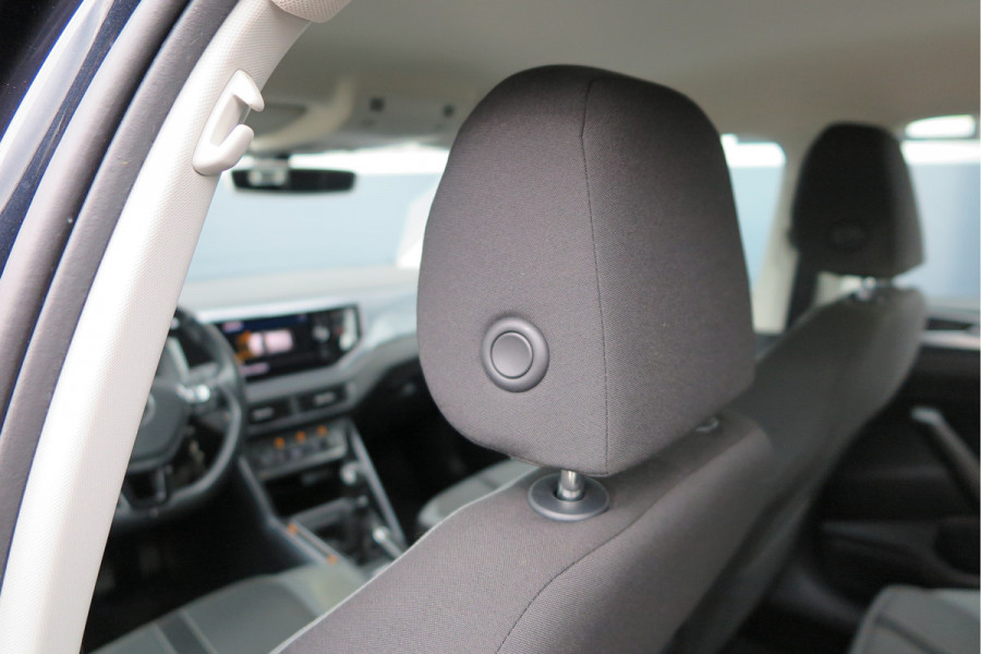 Volkswagen Polo 1.0 TSI 70kw 95pk Highline, Adaptive Cruise, PDC ,Navigatie , Stuurwiel multifuntioneel, Carplay, LMV 16", Sportstoelen,Buitenspiegels inklapbaar, etc. Complete historie bekend NL auto met NAP (recent onderhouden)