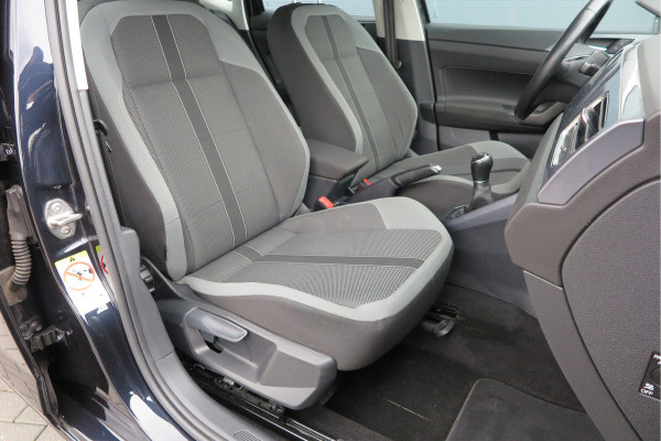Volkswagen Polo 1.0 TSI 70kw 95pk Highline, Adaptive Cruise, PDC ,Navigatie , Stuurwiel multifuntioneel, Carplay, LMV 16", Sportstoelen,Buitenspiegels inklapbaar, etc. Complete historie bekend NL auto met NAP (recent onderhouden)