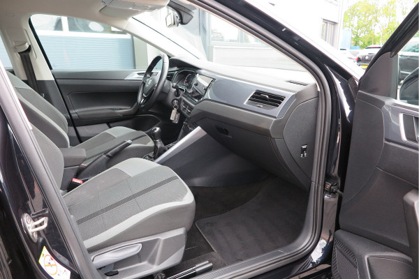 Volkswagen Polo 1.0 TSI 70kw 95pk Highline, Adaptive Cruise, PDC ,Navigatie , Stuurwiel multifuntioneel, Carplay, LMV 16", Sportstoelen,Buitenspiegels inklapbaar, etc. Complete historie bekend NL auto met NAP (recent onderhouden)