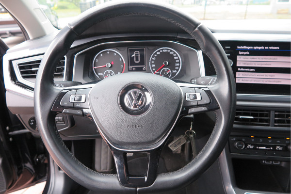 Volkswagen Polo 1.0 TSI 70kw 95pk Highline, Adaptive Cruise, PDC ,Navigatie , Stuurwiel multifuntioneel, Carplay, LMV 16", Sportstoelen,Buitenspiegels inklapbaar, etc. Complete historie bekend NL auto met NAP (recent onderhouden)