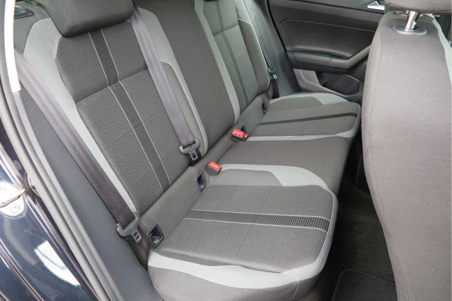 Volkswagen Polo 1.0 TSI 70kw 95pk Highline, Adaptive Cruise, PDC ,Navigatie , Stuurwiel multifuntioneel, Carplay, LMV 16", Sportstoelen,Buitenspiegels inklapbaar, etc. Complete historie bekend NL auto met NAP (recent onderhouden)