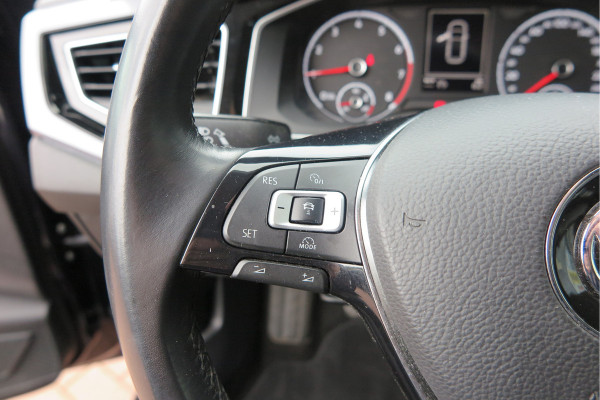 Volkswagen Polo 1.0 TSI 70kw 95pk Highline, Adaptive Cruise, PDC ,Navigatie , Stuurwiel multifuntioneel, Carplay, LMV 16", Sportstoelen,Buitenspiegels inklapbaar, etc. Complete historie bekend NL auto met NAP (recent onderhouden)