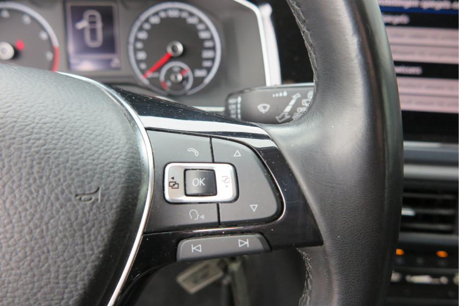 Volkswagen Polo 1.0 TSI 70kw 95pk Highline, Adaptive Cruise, PDC ,Navigatie , Stuurwiel multifuntioneel, Carplay, LMV 16", Sportstoelen,Buitenspiegels inklapbaar, etc. Complete historie bekend NL auto met NAP (recent onderhouden)